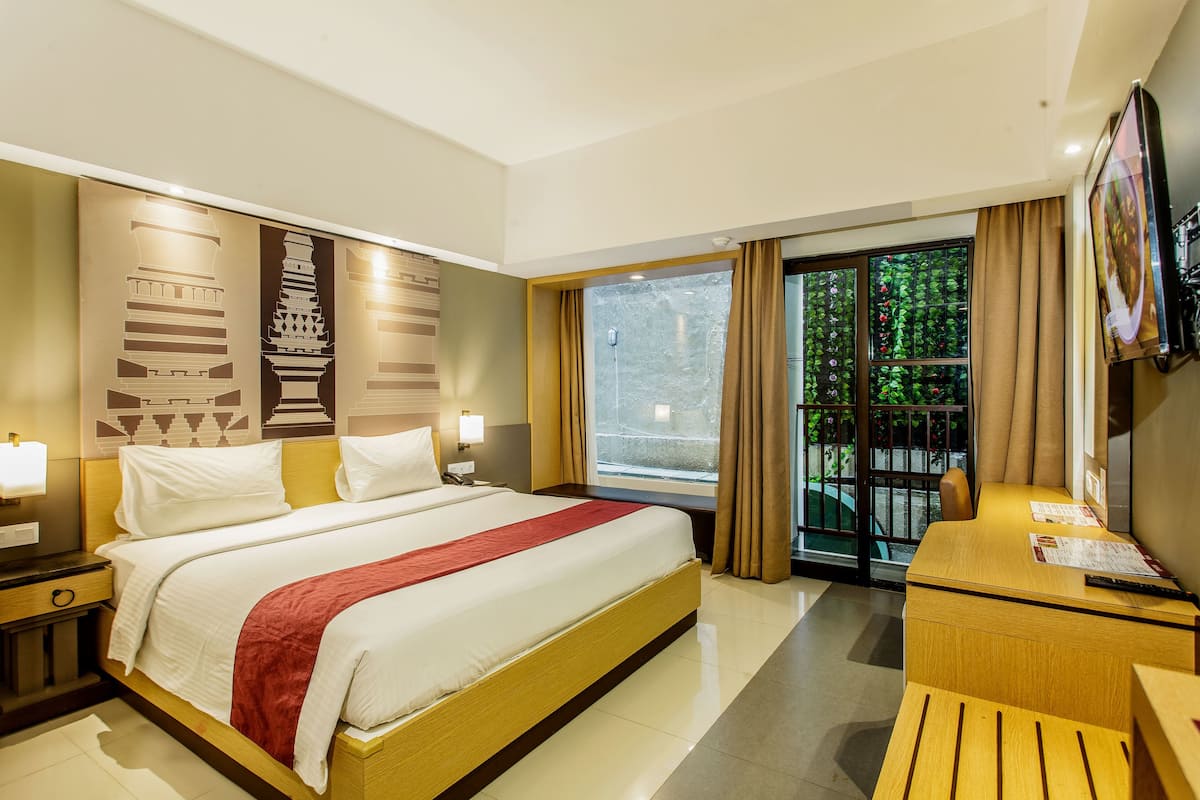 Premium bedding, minibar, in-room safe, desk