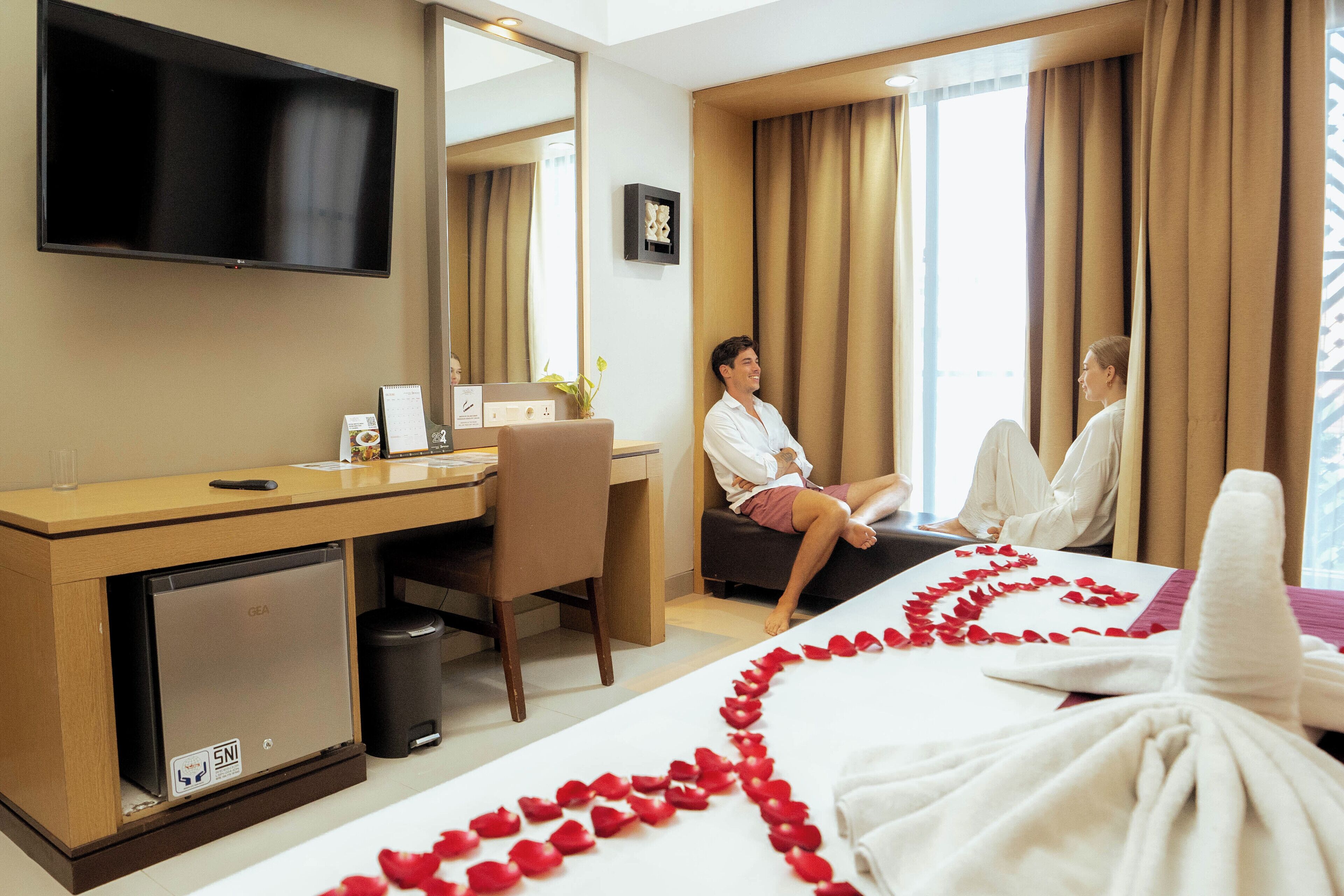 horison suite with free balinese culture experience and 1 minibar  | premium bedding, minibar, in-room safe, desk