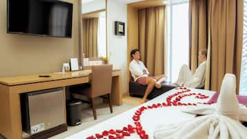 Seva Suite With Free Balinese Culture Experience and 1 Minibar | Premium bedding, minibar, in-room safe, desk