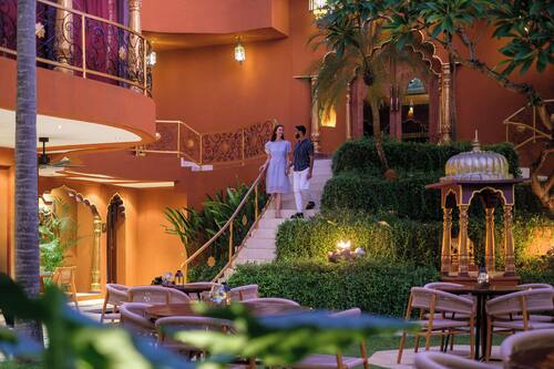 2 restaurants; breakfast, lunch, dinner, and brunch served