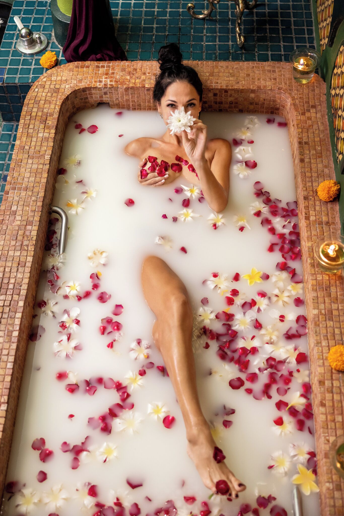 Couples treatment room(s), sauna, hot tub, steam room, body treatments