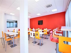 Daily cooked-to-order breakfast for a fee - Hôtel Première Classe Caen Nord - Mémorial (Saint-Contest)