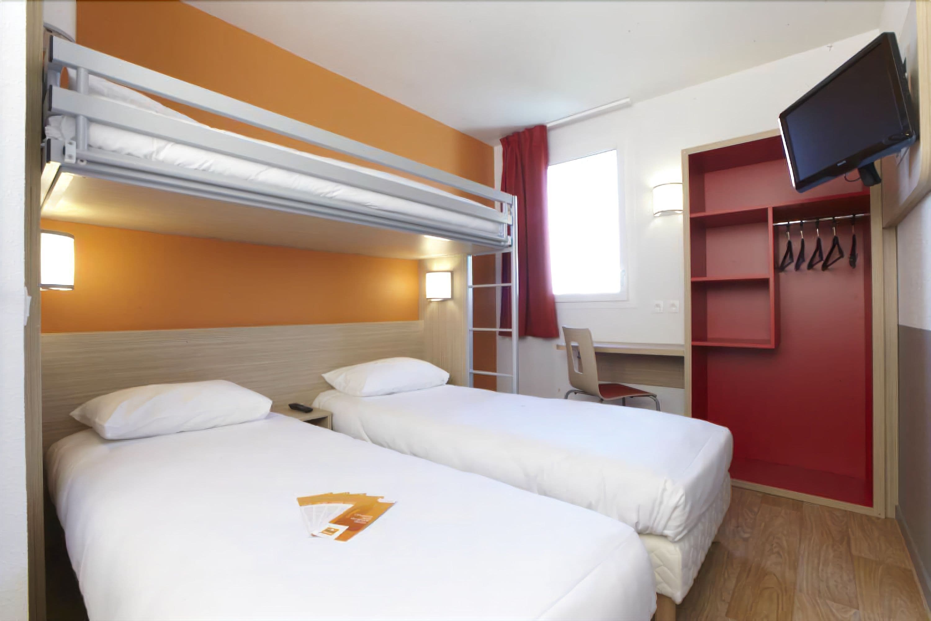 desk, soundproofing, free wifi, bed sheets