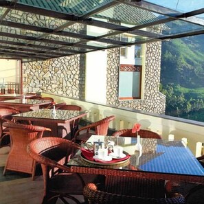 Se sirven desayunos, almuerzos y cenas (con vistas al jardín)