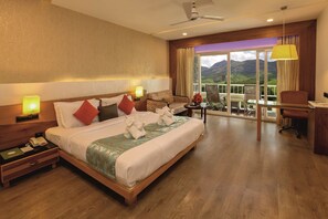 Mountain Arena | Minibar, caja fuerte, escritorio y cortinas opacas