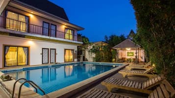 Outdoor pool, sun loungers