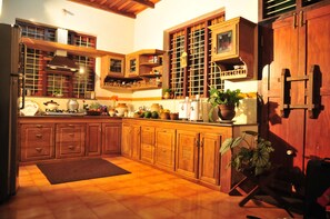 Deluxe Single Room | Shared kitchen | Fridge, microwave