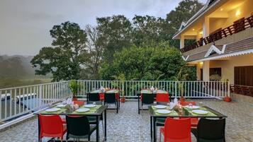 Breakfast, lunch, dinner served; garden views