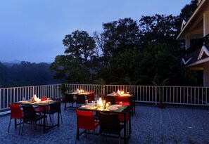 Breakfast, lunch, dinner served; garden views