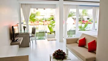 Deluxe Twin Room, Pool View