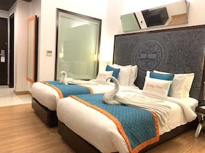 Bộ đồ giường cao cấp, minibar, két bảo mật tại phòng