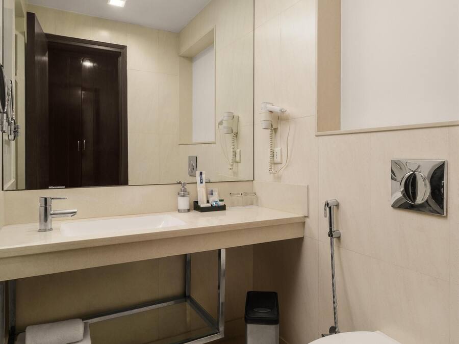 Roupas de cama premium, frigobar, cofres nos quartos, escrivaninha