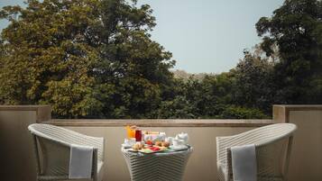 Premier Room, 1 King Bed, Balcony | Room amenity