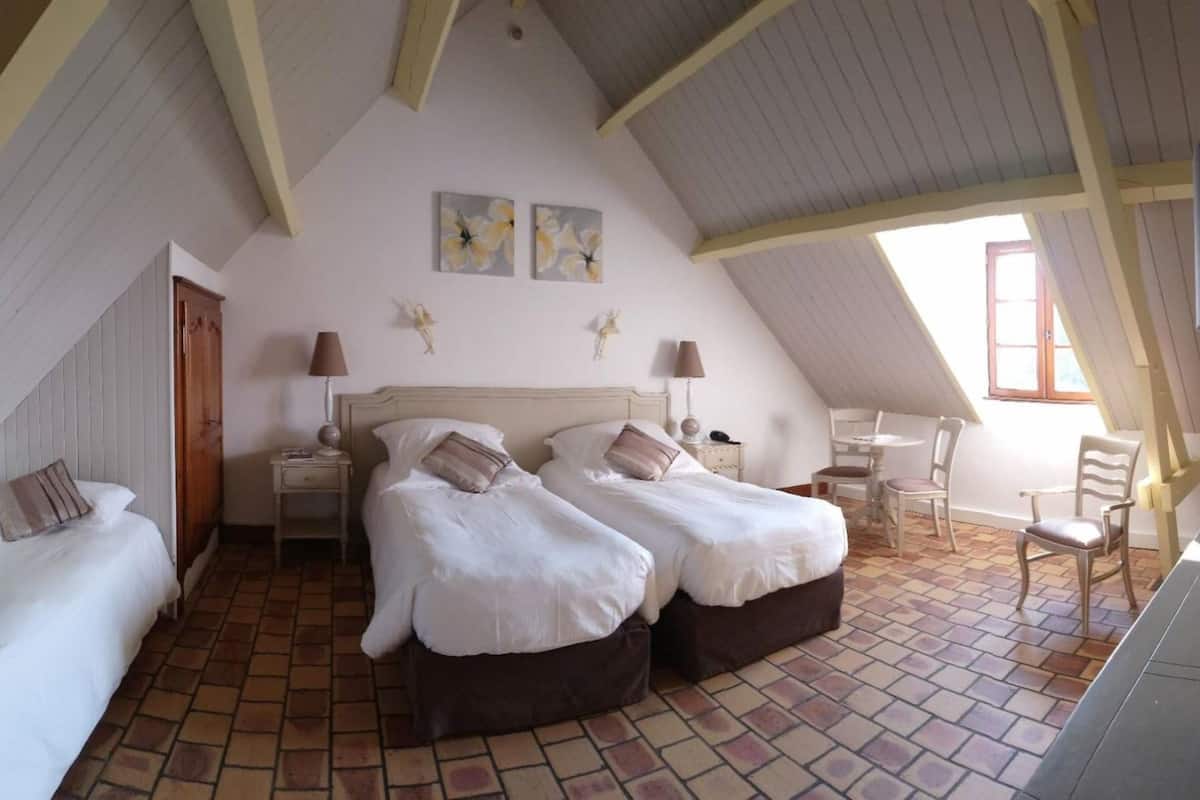 superior triple room | minibar, in-room safe, desk, iron/ironing board