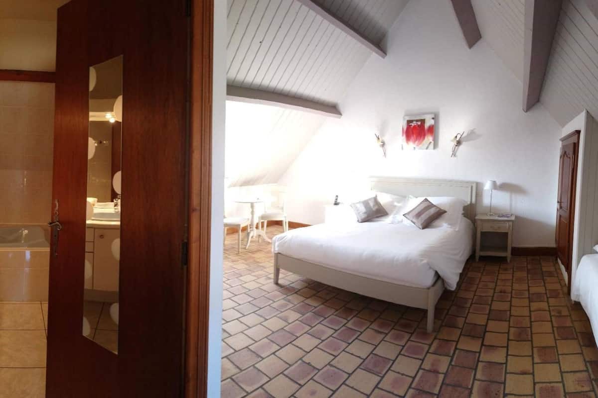 bathtub, free toiletries, hair dryer, bathrobes