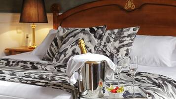 Suite Deluxe, 1 habitación, para no fumadores (Alicante) | Ropa de cama de alta calidad y minibar