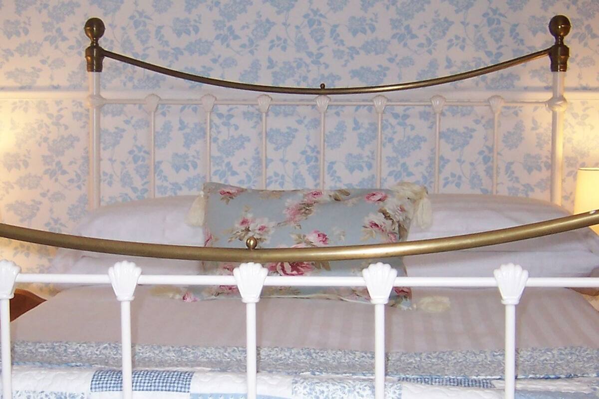 Soundproofing, free WiFi, bed sheets