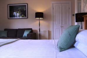 Soundproofing, free WiFi, bed sheets