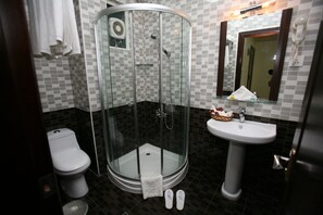 Standard Double Room | Bathroom
