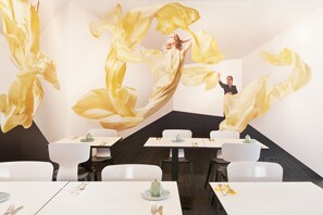 Tägliches Frühstücksbuffet (17.50 EUR pro Person)