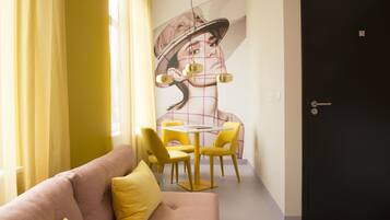 Business appartement, 1 slaapkamer | Luxe beddengoed, bedden met traagschuimmatras, individueel gedecoreerd