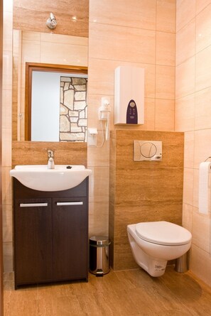 Habitación cuádruple Deluxe, 1 habitación | Baño