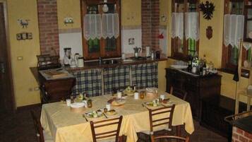 Free daily full breakfast
