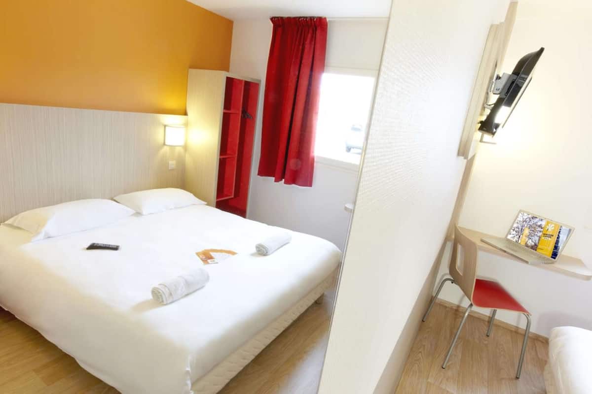 desk, soundproofing, iron/ironing board, free cots/infant beds