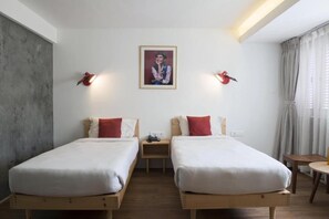 Superior eenpersoonskamer, 1 slaapkamer | Een kluis op de kamer, een bureau, een strijkplank/strijkijzer