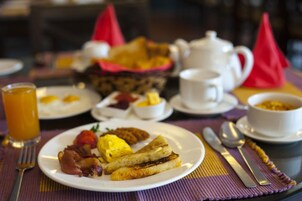 Se ofrece un desayuno bufé todos los días (por un coste adicional)