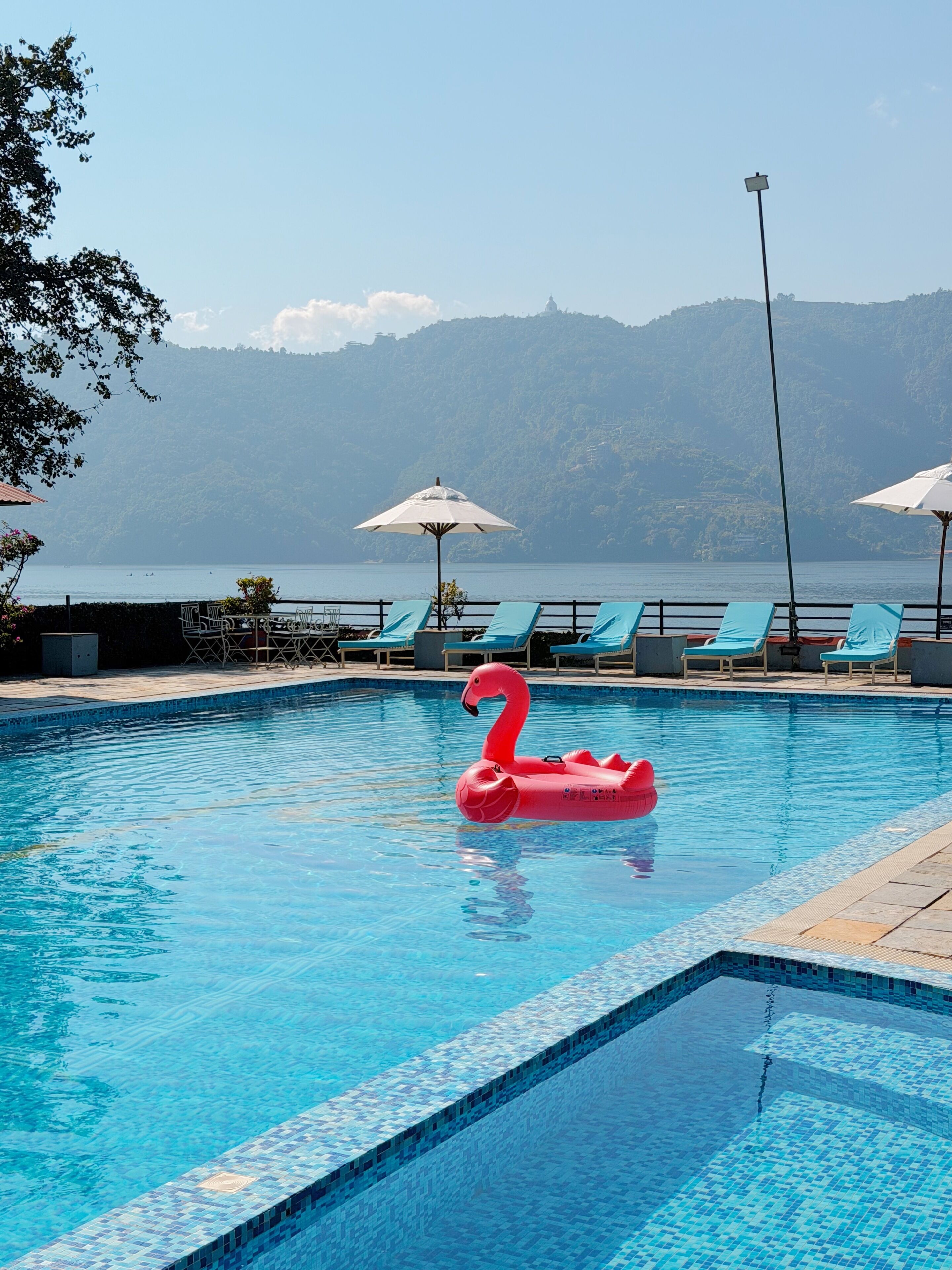 Außenpool, Sonnenschirme, Liegestühle