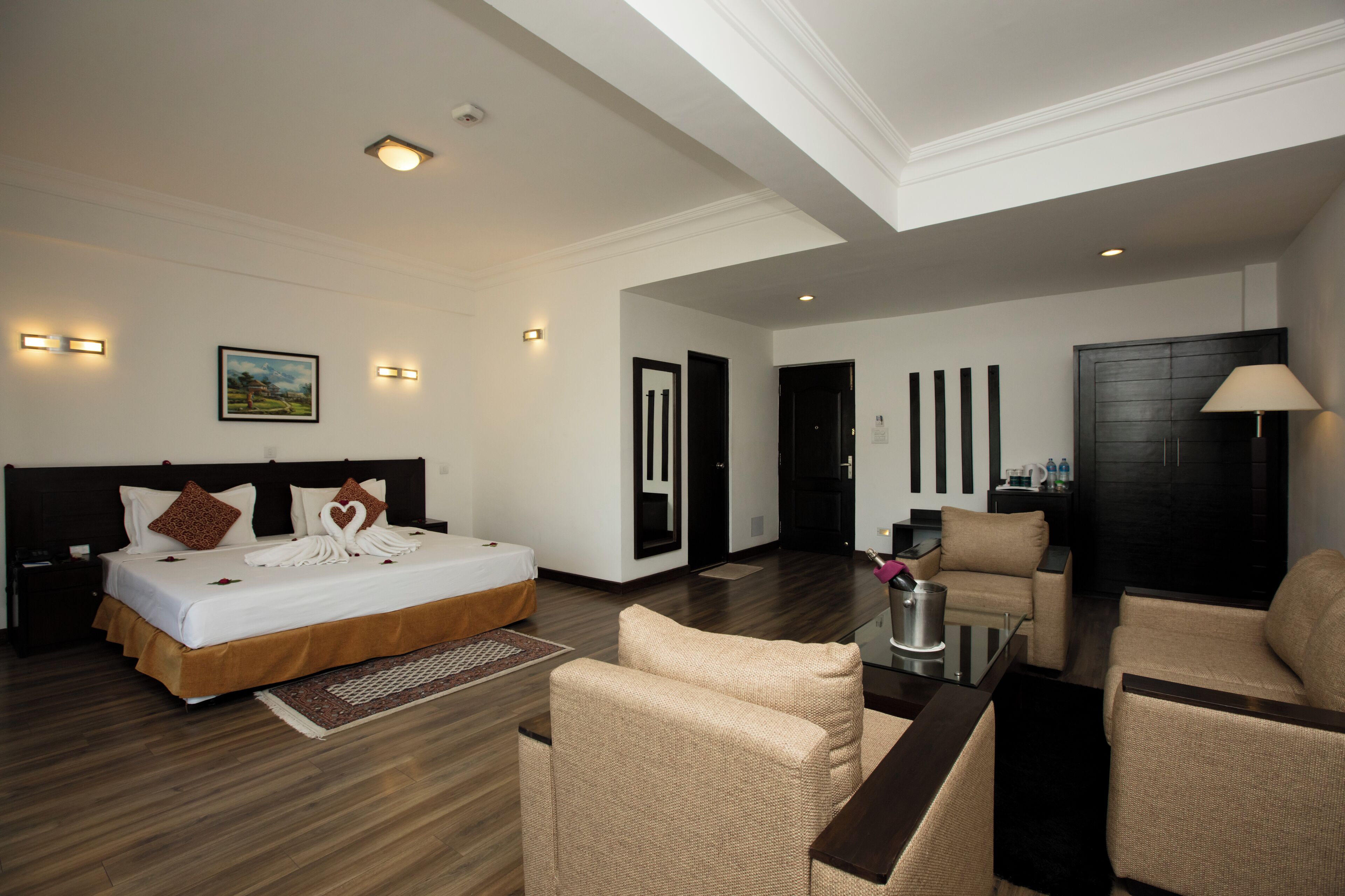 junior suite | 1 bedroom, minibar, in-room safe, desk