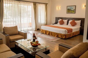 小型套房 | 1 多间卧室、迷你吧、客房内保险箱、办公桌