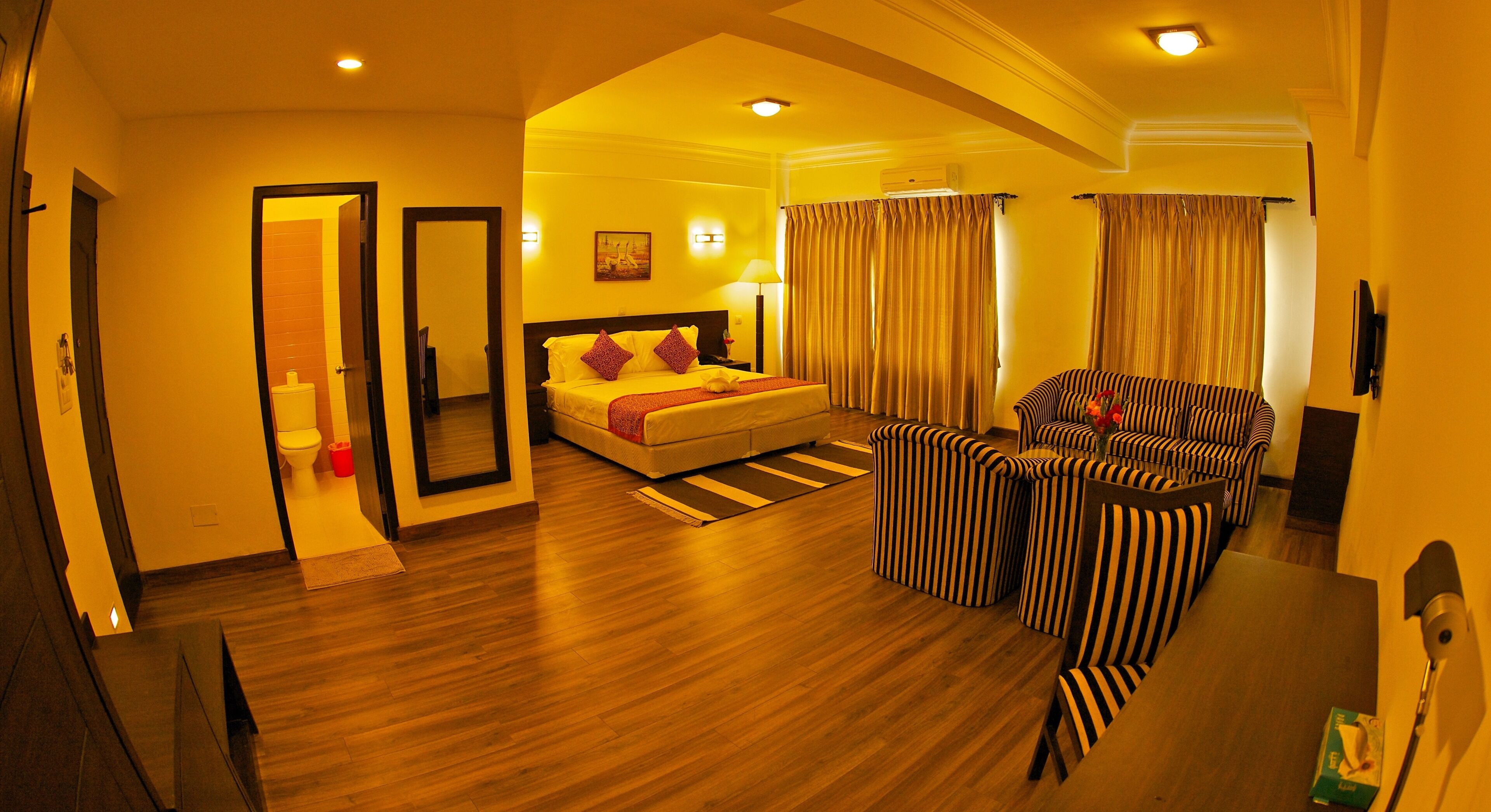 junior suite | 1 bedroom, minibar, in-room safe, desk