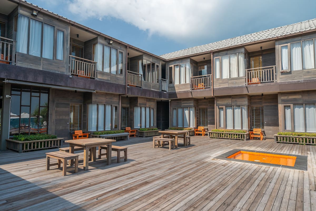 Deluxe Seaview | Safe på rommet, skrivebord og wi-fi (inkludert)