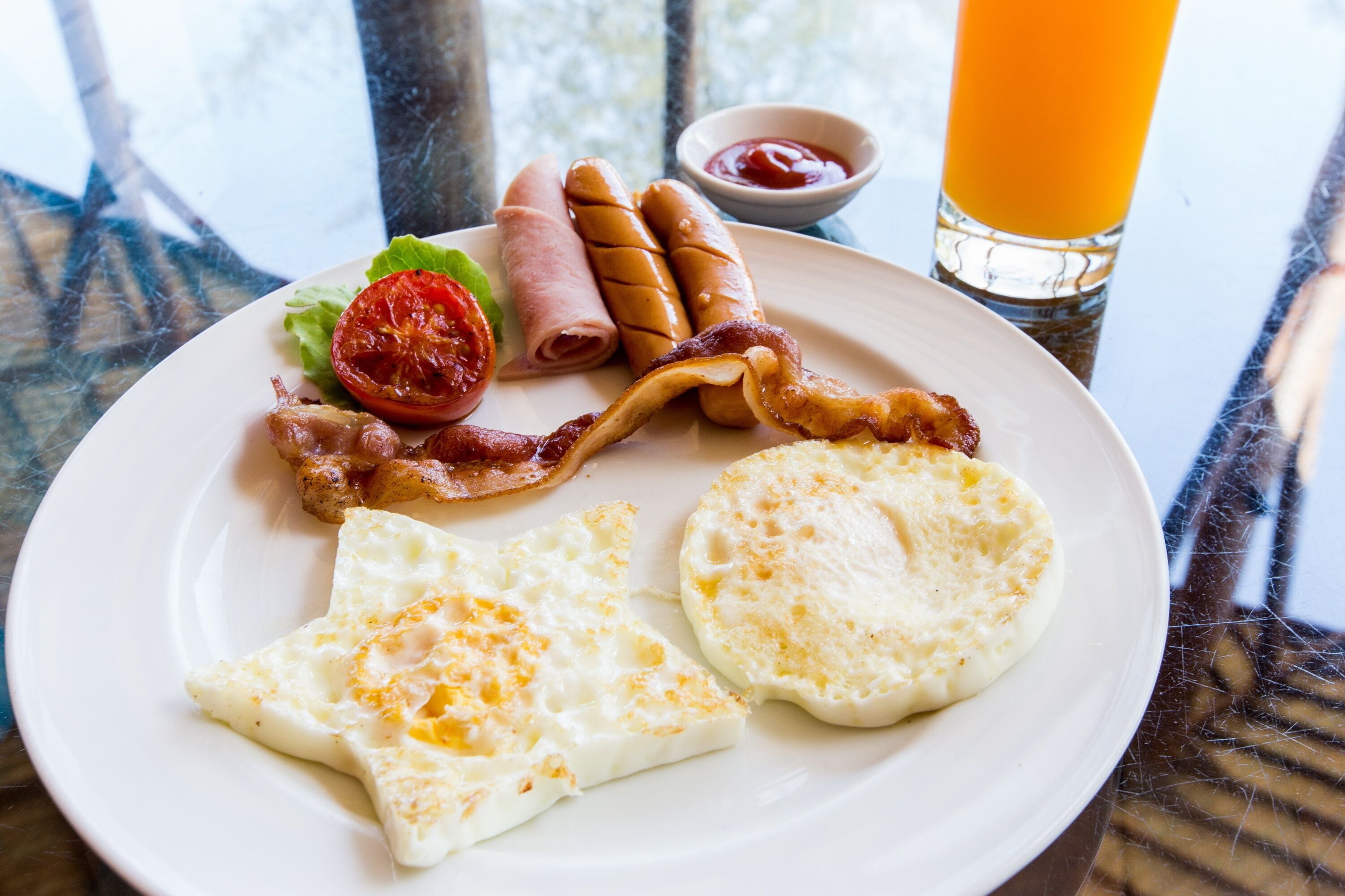 daily buffet breakfast (thb 1240 per person)