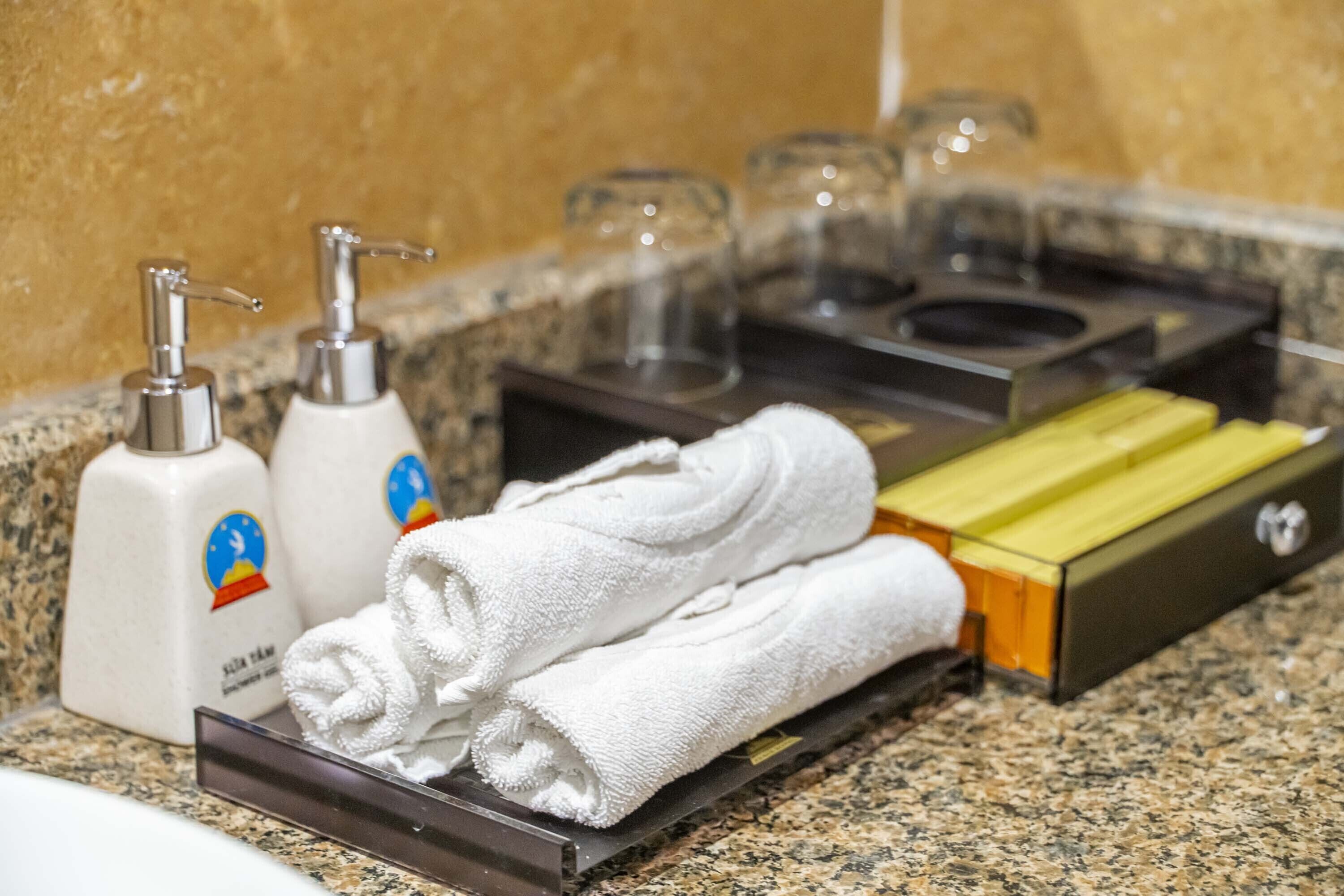 deep-soaking bathtub, hydromassage showerhead, designer toiletries