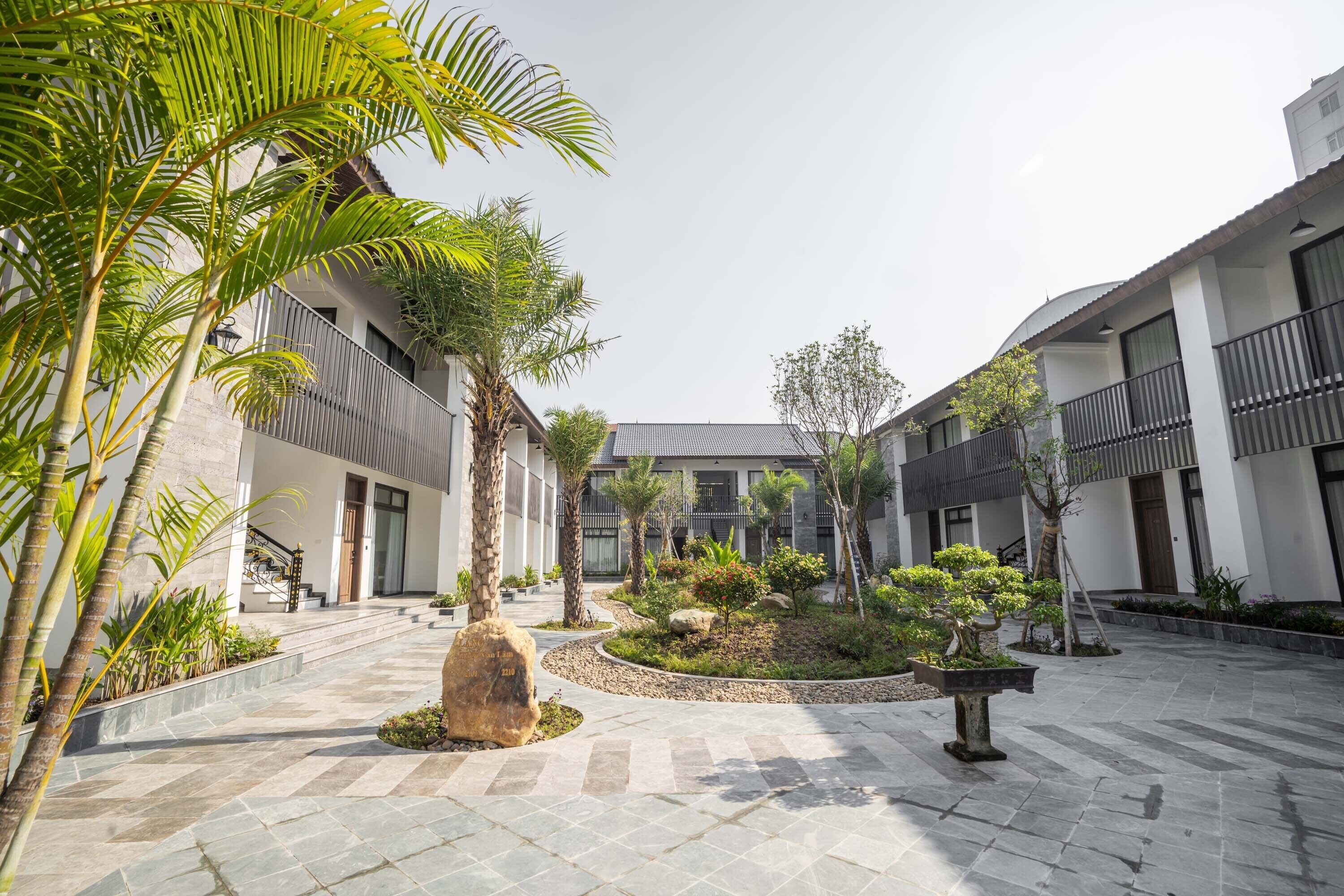 Roupas de cama premium, frigobar, cofres nos quartos, escrivaninha