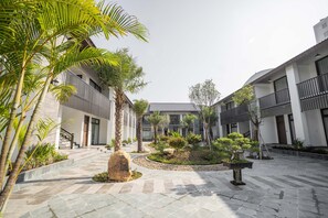 Premium bedding, minibar, in-room safe, desk - Hoang Son Peace Hotel (Ninh Binh)