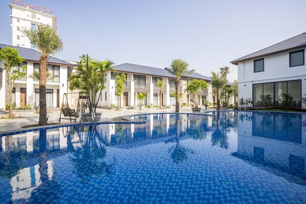 Premium bedding, minibar, in-room safe, desk - Hoang Son Peace Hotel (Ninh Binh)