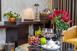 VIP Room | Premium bedding, minibar, in-room safe, desk