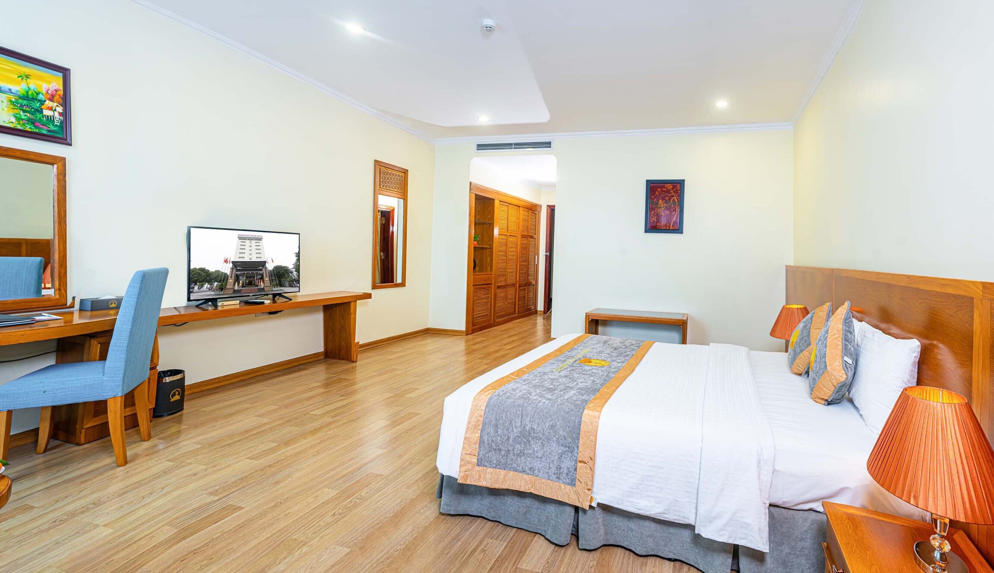 Premium bedding, minibar, in-room safe, desk