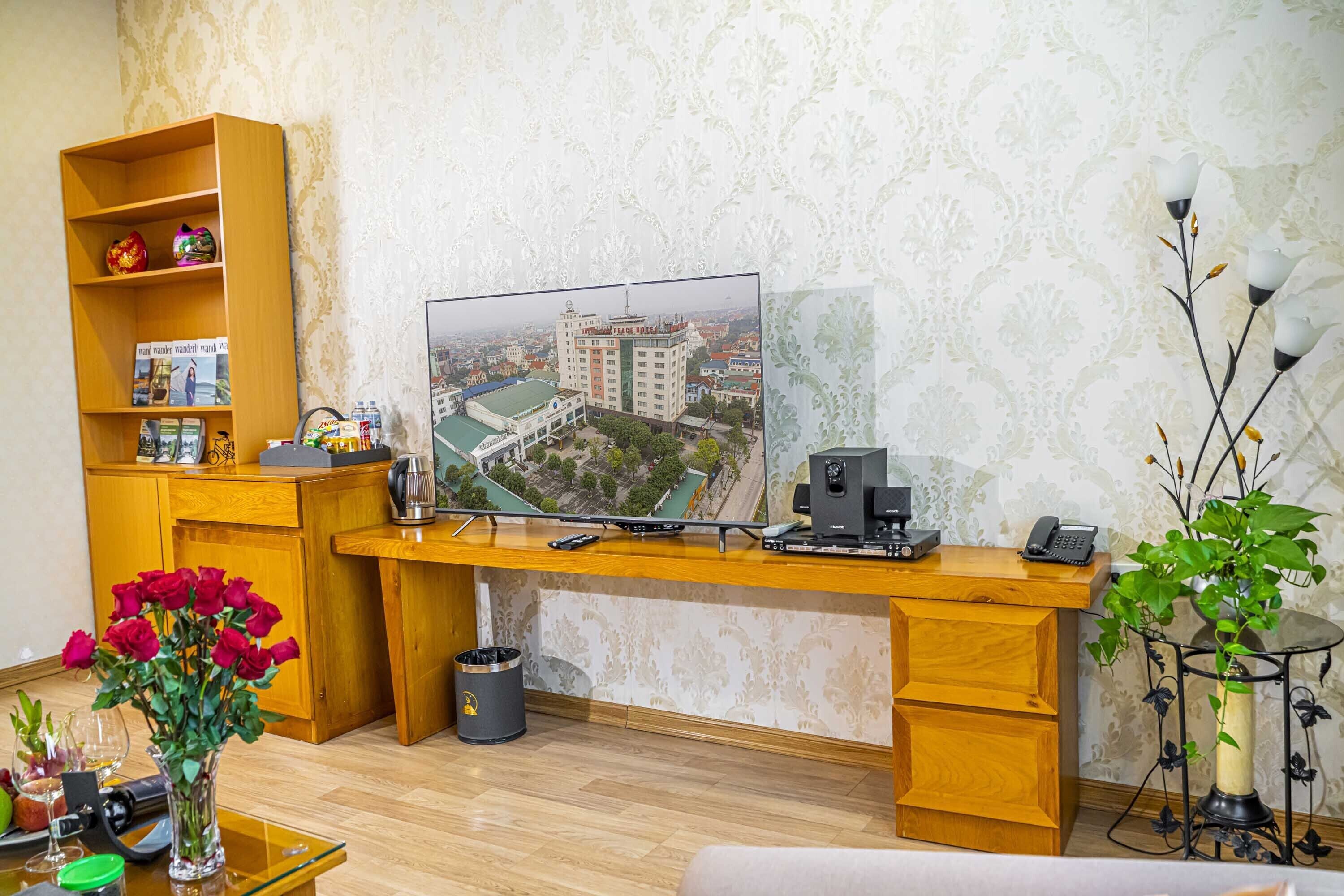 executive suite | 1 bedroom, premium bedding, minibar, in-room safe