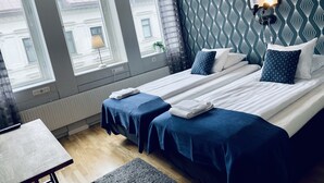 Habitación estándar con 1 cama doble o 2 individuales, baño compartido