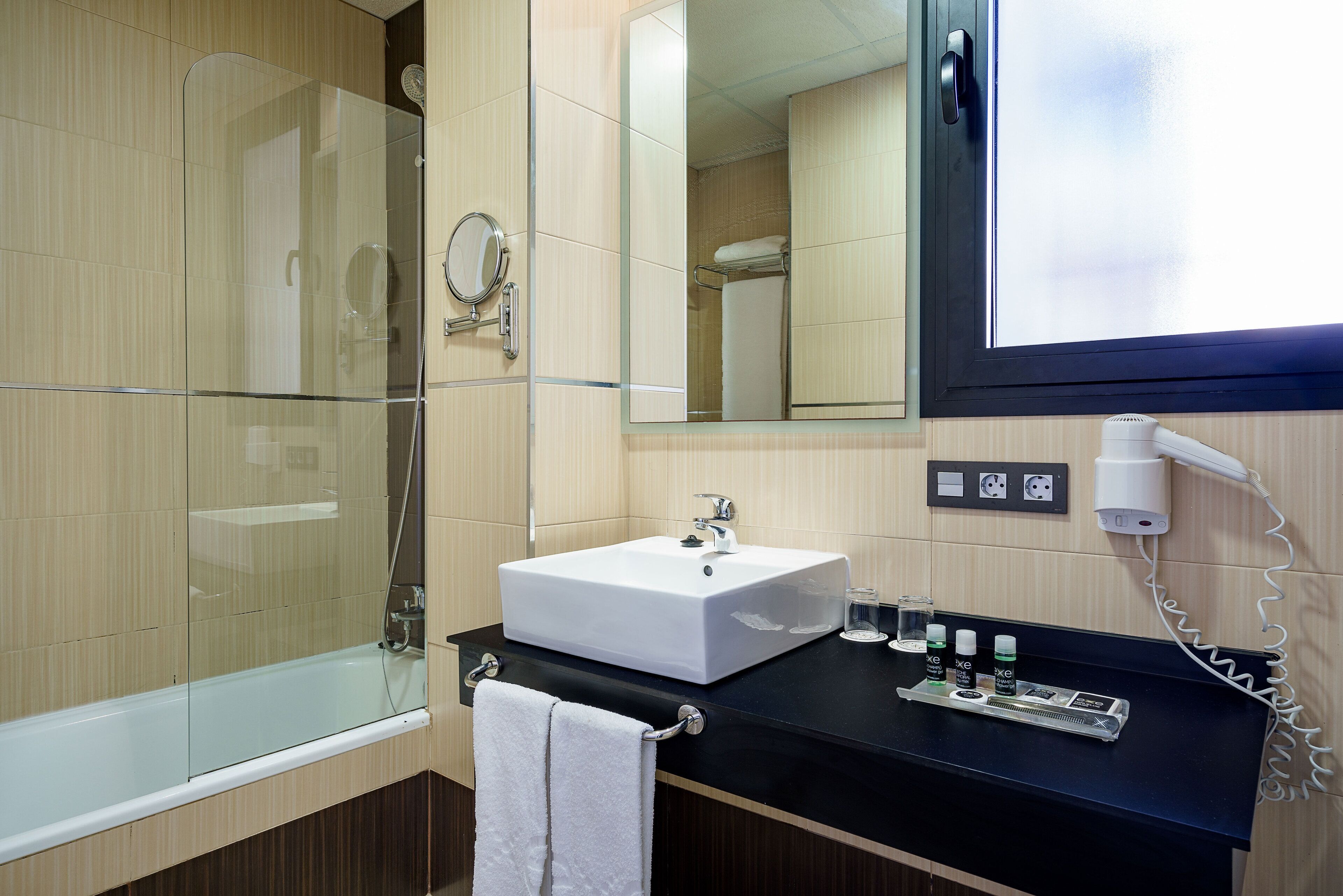 1 bedroom, in-room safe, desk, blackout curtains