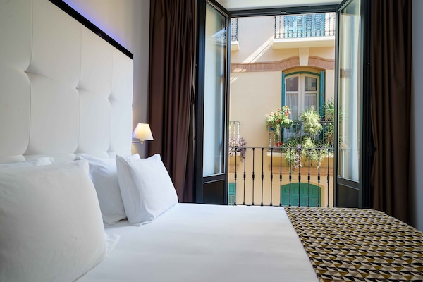 In-room safe, desk, blackout drapes, soundproofing