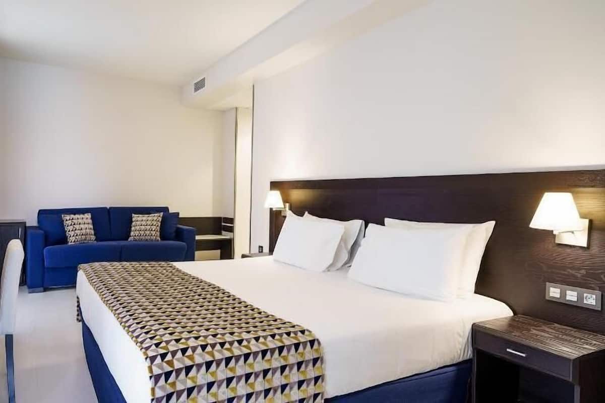 In-room safe, desk, blackout drapes, soundproofing