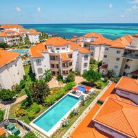 6 buitenzwembaden, parasols voor strand/zwembad