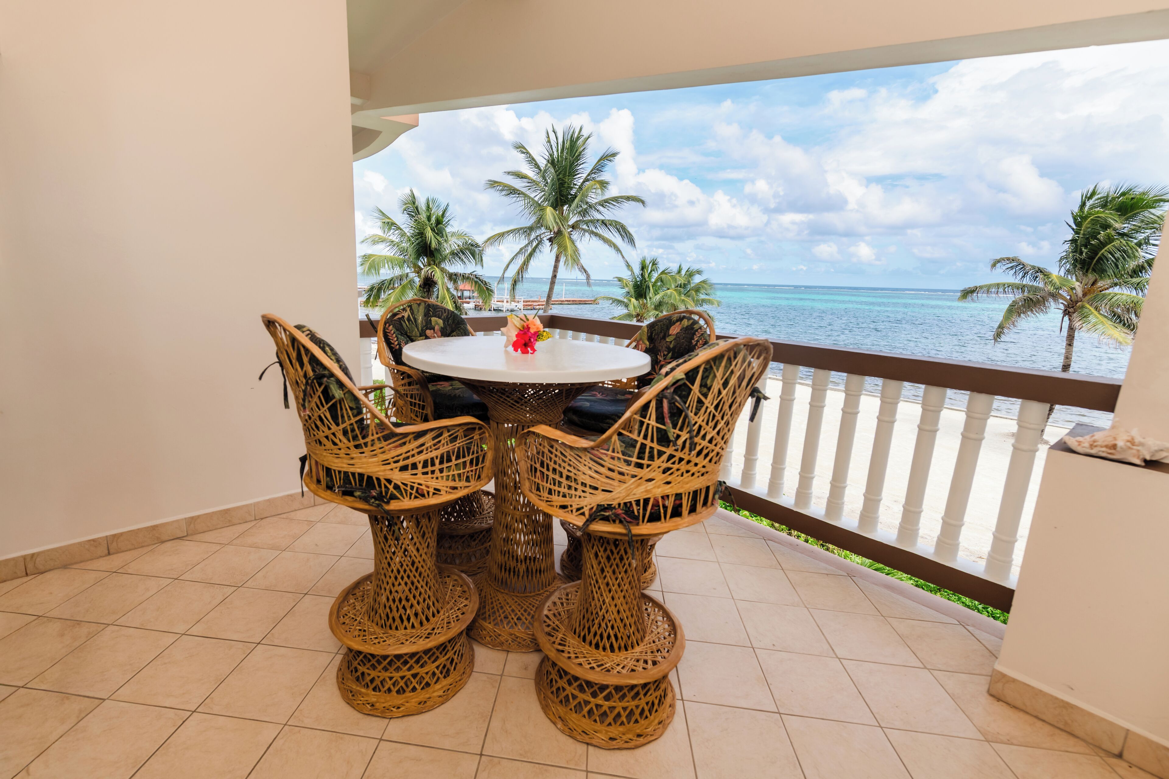 Leilighet, 2 soverom, ved strandkanten | Utsikt fra balkong