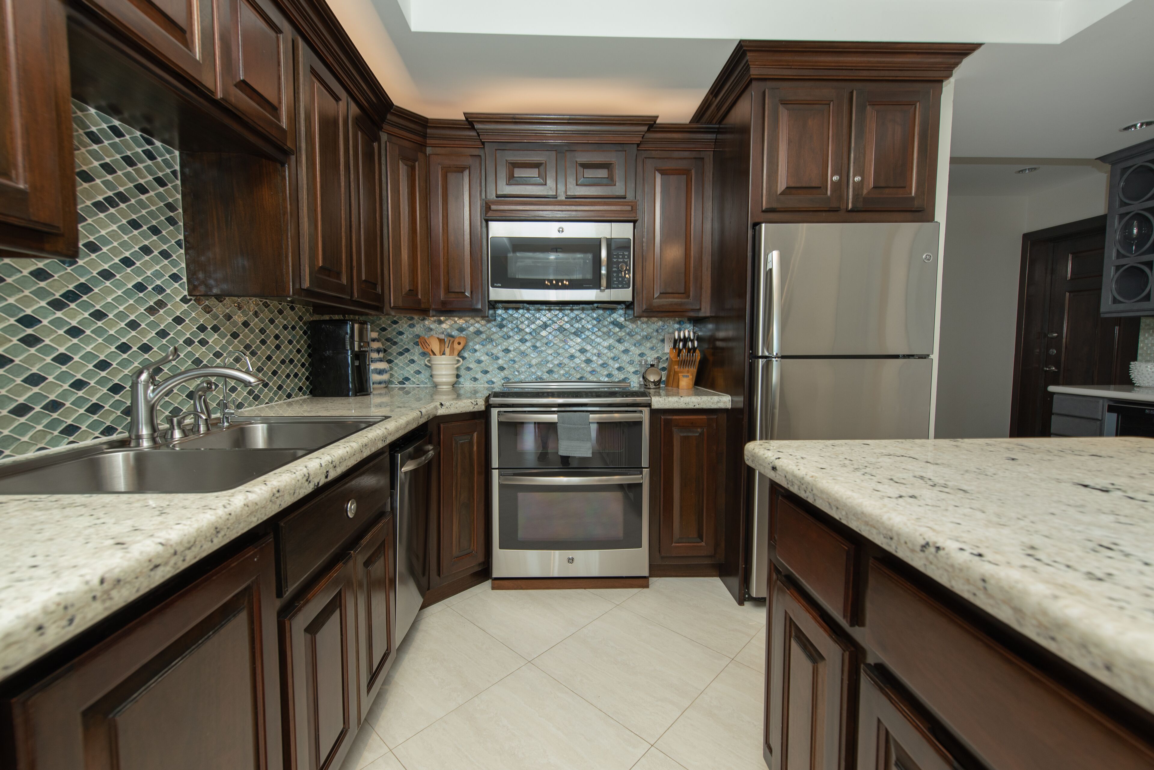 deluxe condo, 1 bedroom, beach view | private kitchen | microwave, coffee/tea maker, toaster, high chair